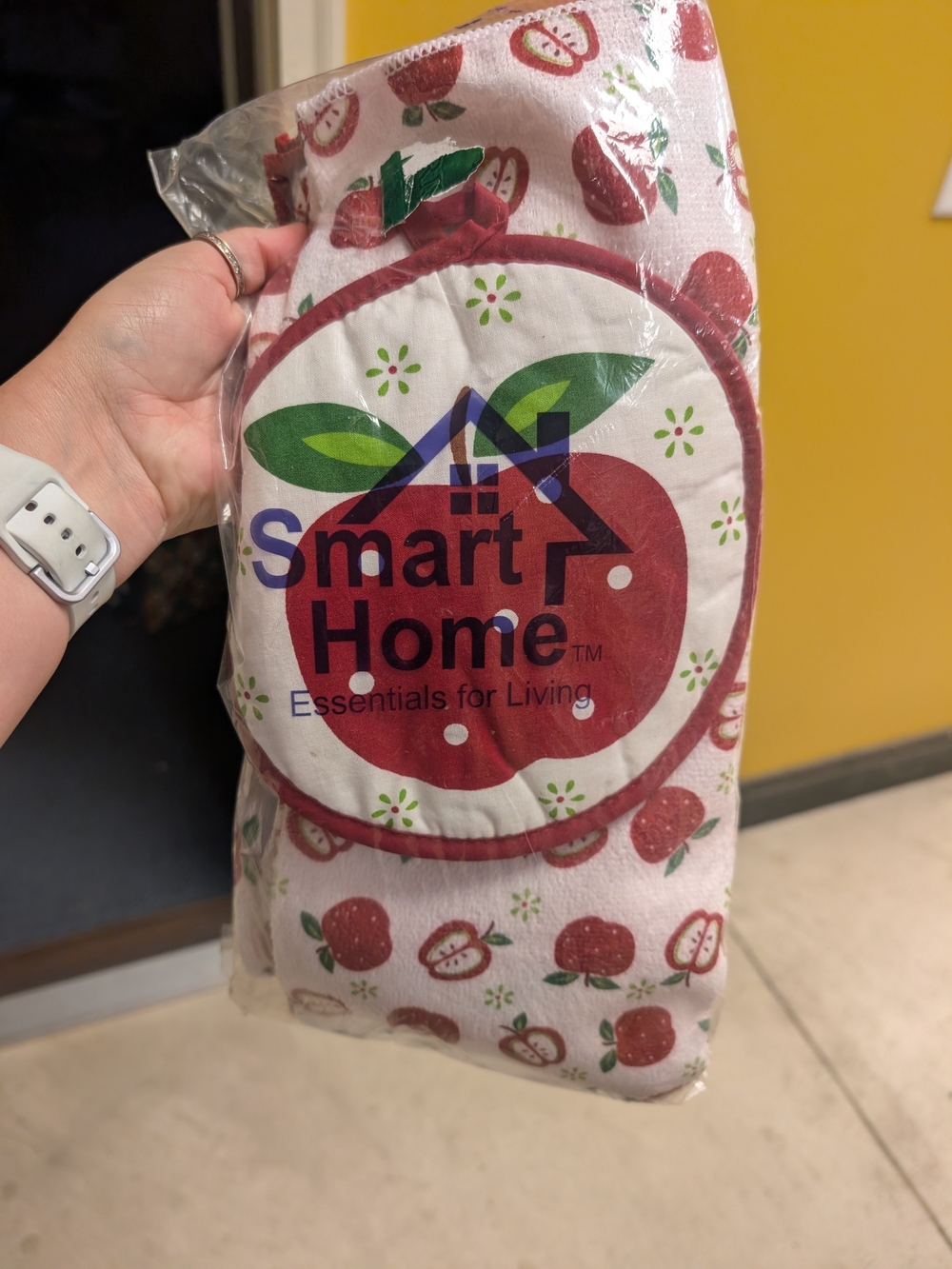 Smart Home Apple Print Towel / Red Towel  and Pot Holder Set - Red & Green